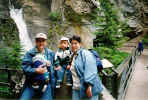 Les Lower Falls de Jonhston Canyon